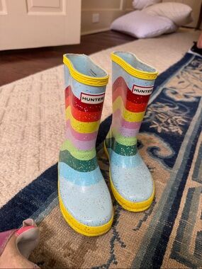 Hunter Kids Rainbow Glitter Rain Boots - Light Blue with Yellow Trim